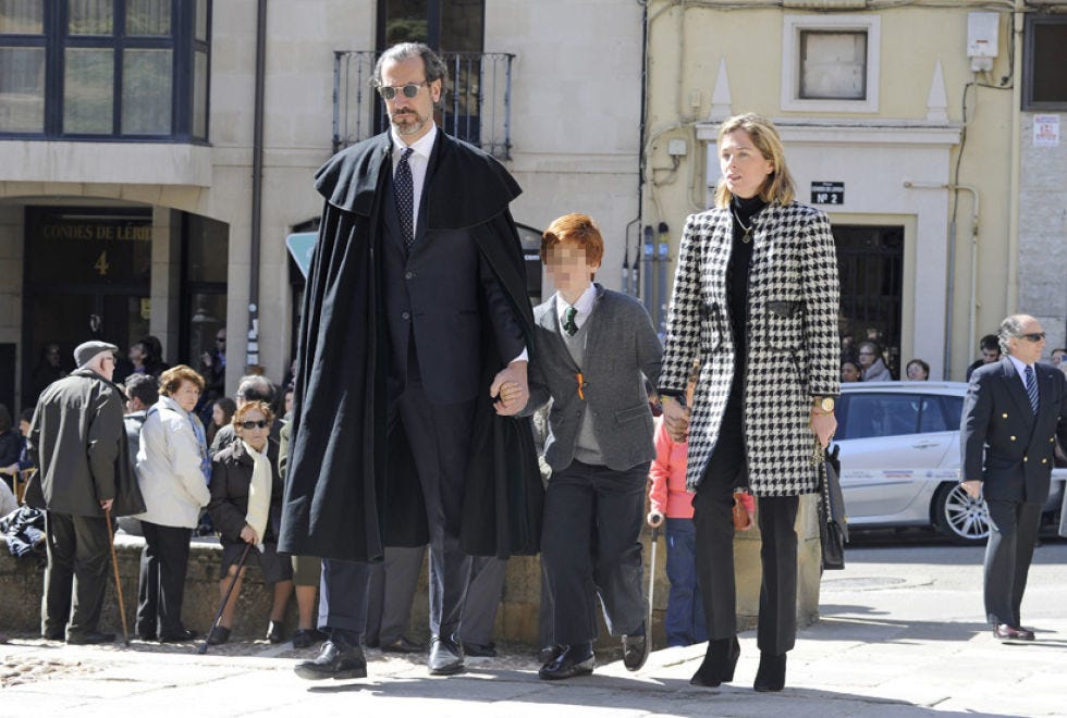 Footwear, Trousers, Coat, Standing, Outerwear, Street fashion, Jacket, Overcoat, Fashion, Door, 