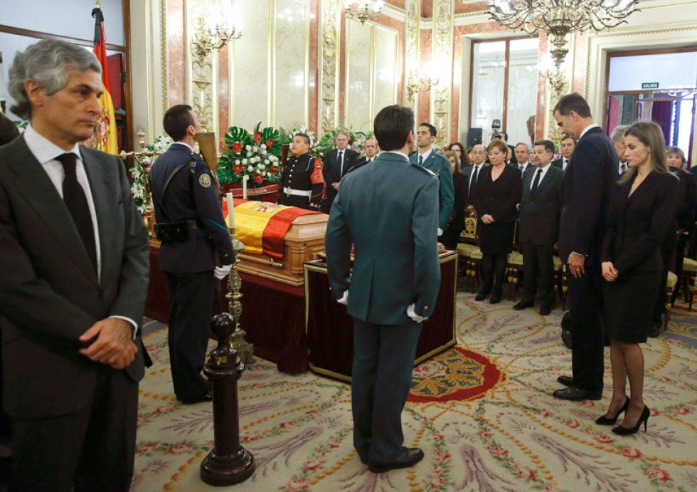 Suit, Formal wear, Interior design, Suit trousers, Government, Hall, Carpet, Tie, Official, Ceremony, 