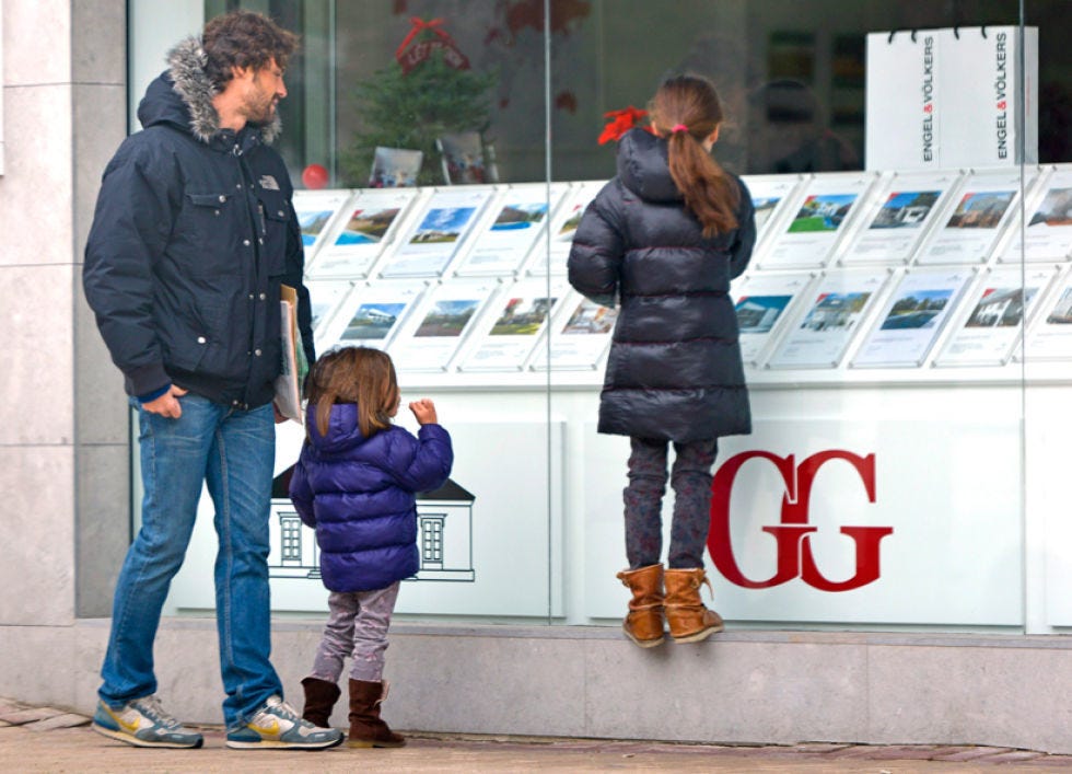 Clothing, Footwear, Leg, Human, Jacket, Trousers, Jeans, Coat, Winter, Outerwear, 