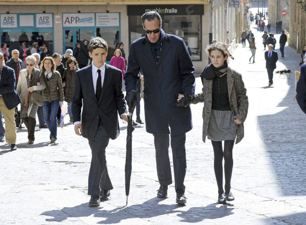 Clothing, Footwear, Winter, Trousers, Jacket, Coat, Standing, Outerwear, Street, Style, 