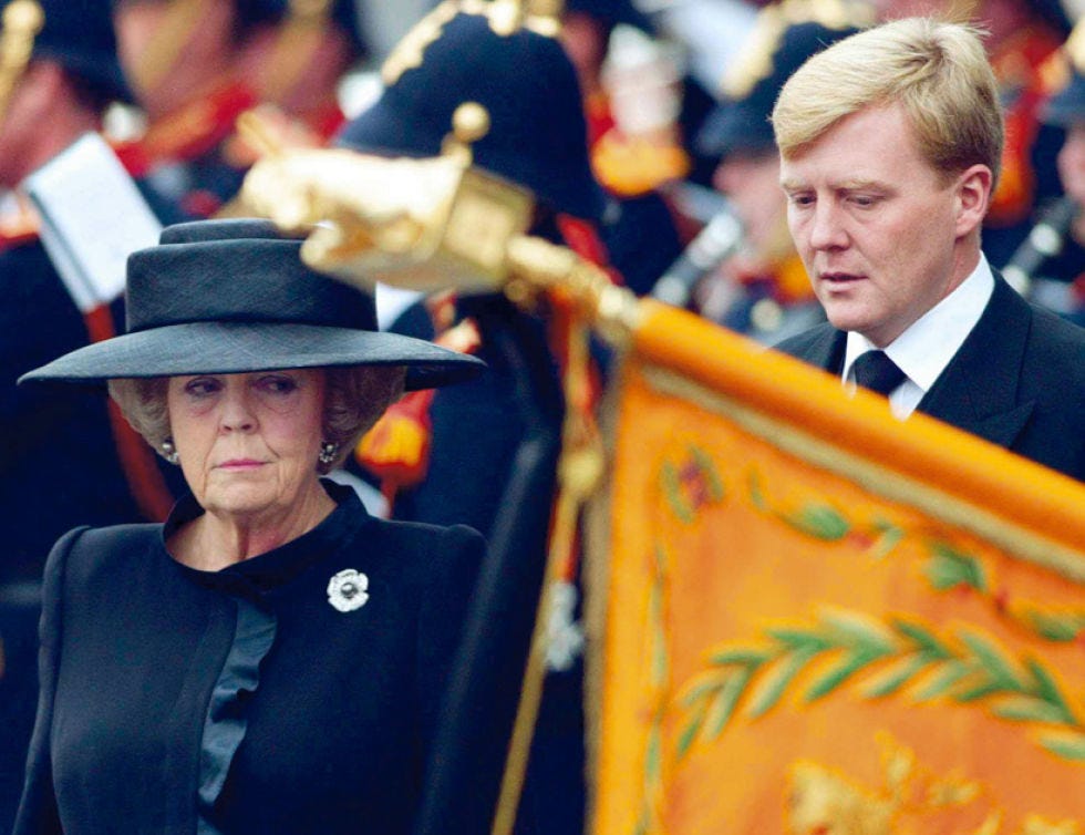 Nose, Hat, Coat, Formal wear, Headgear, Blazer, Costume accessory, Jacket, Sun hat, Audience, 