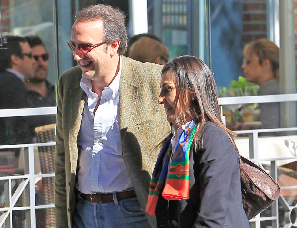 Hair, Eyewear, Face, Head, Vision care, Sunglasses, Street fashion, Facial hair, Denim, Jacket, 