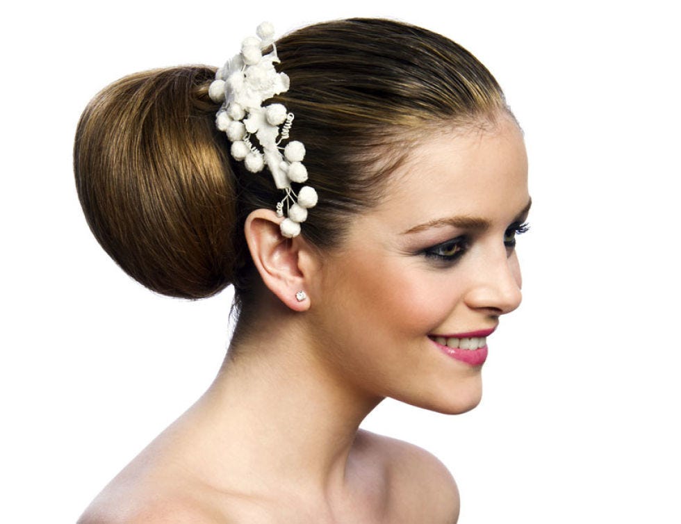 Ear, Lip, Hairstyle, Skin, Chin, Forehead, Eyebrow, Hair accessory, Bridal accessory, Eyelash, 