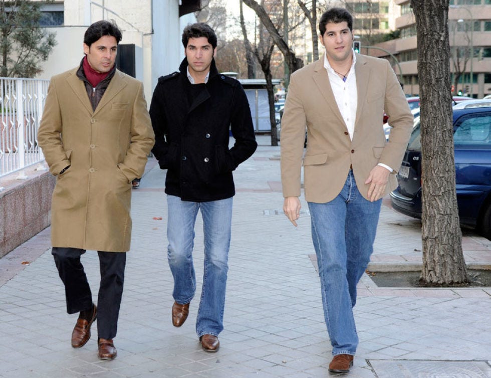 Clothing, Footwear, Leg, Sleeve, Trousers, Winter, Denim, Shoulder, Coat, Jeans, 