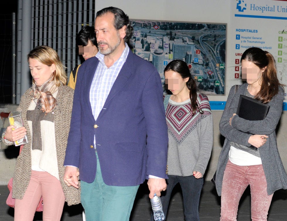 Trousers, Coat, Outerwear, Fashion, Blazer, Beard, Thigh, Tights, Active pants, Leggings, 
