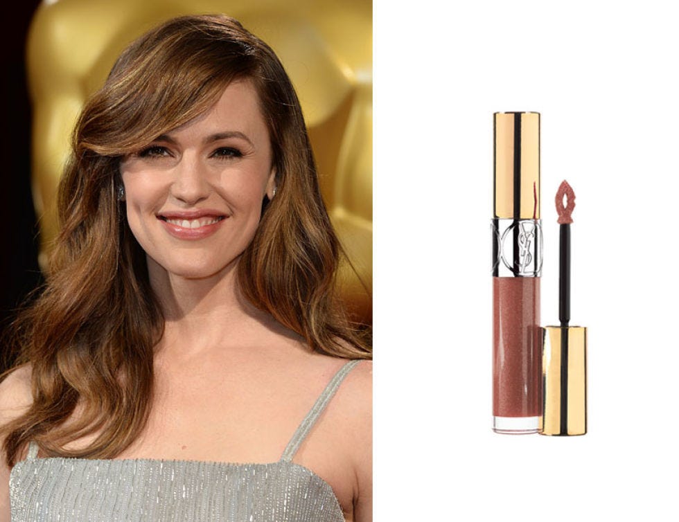 Lip, Brown, Hairstyle, Eyebrow, Eyelash, Beauty, Lipstick, Brown hair, Feathered hair, Step cutting, 