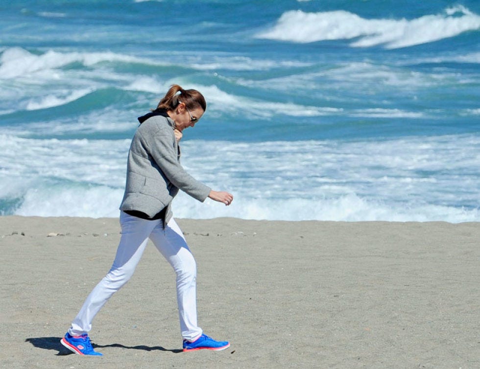 Natural environment, Sleeve, Ocean, Summer, People in nature, People on beach, Sand, Vacation, Wave, Beach, 