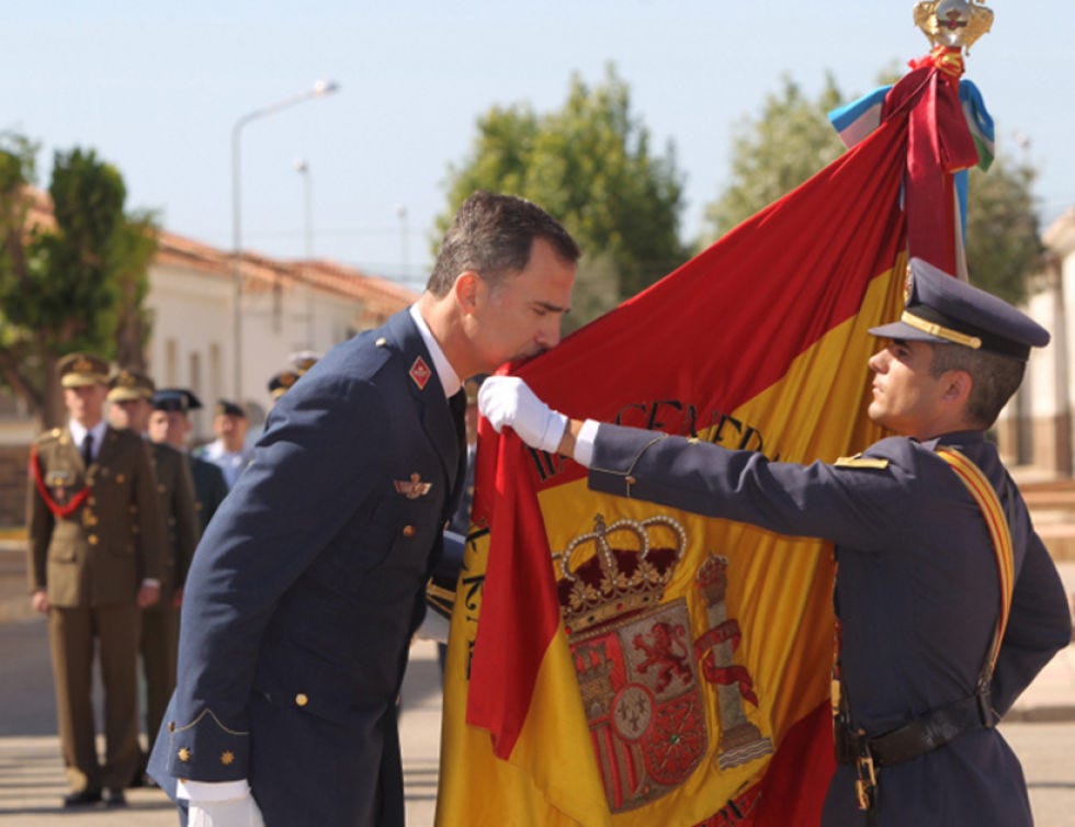 Military uniform, Uniform, Military person, Flag, Military organization, Interaction, Street light, Cap, Gesture, Pole, 