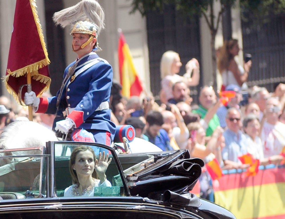 Event, Parade, Flag, Hat, Headgear, Crowd, Public event, Costume accessory, Classic car, Sunglasses, 