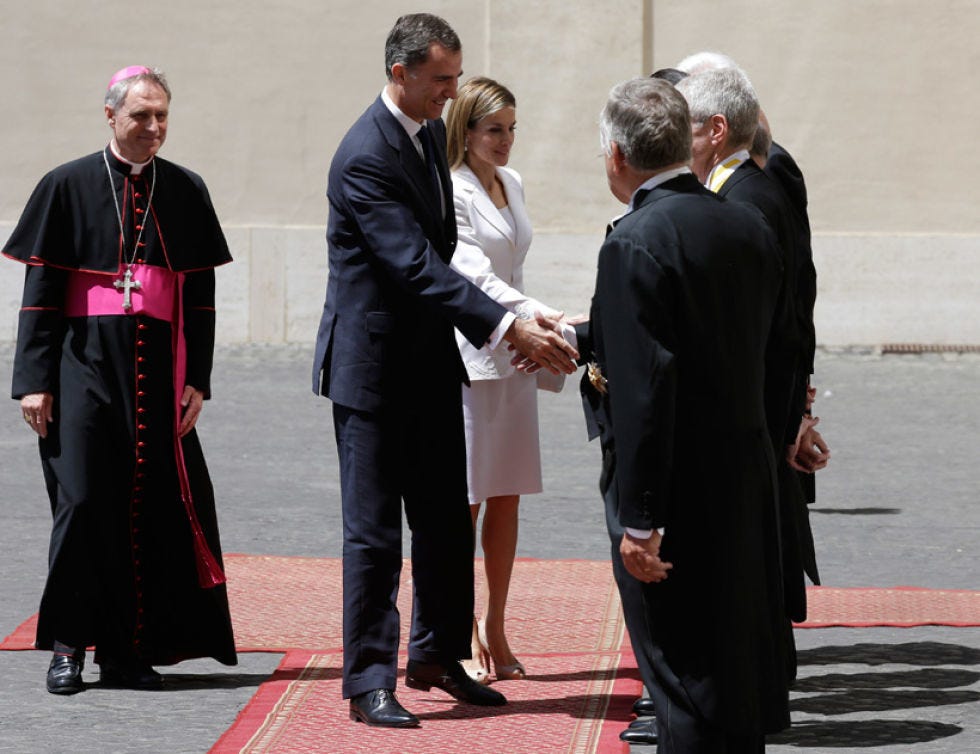 Suit, Bishop, Suit trousers, Clergy, Interaction, Vestment, Bishop, Presbyter, Metropolitan bishop, Priesthood, 