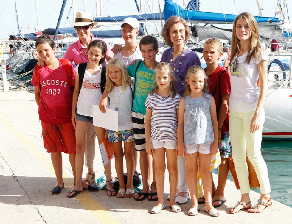 Smile, Watercraft, Boat, Tourism, Shorts, T-shirt, Summer, Vacation, Travel, Naval architecture, 