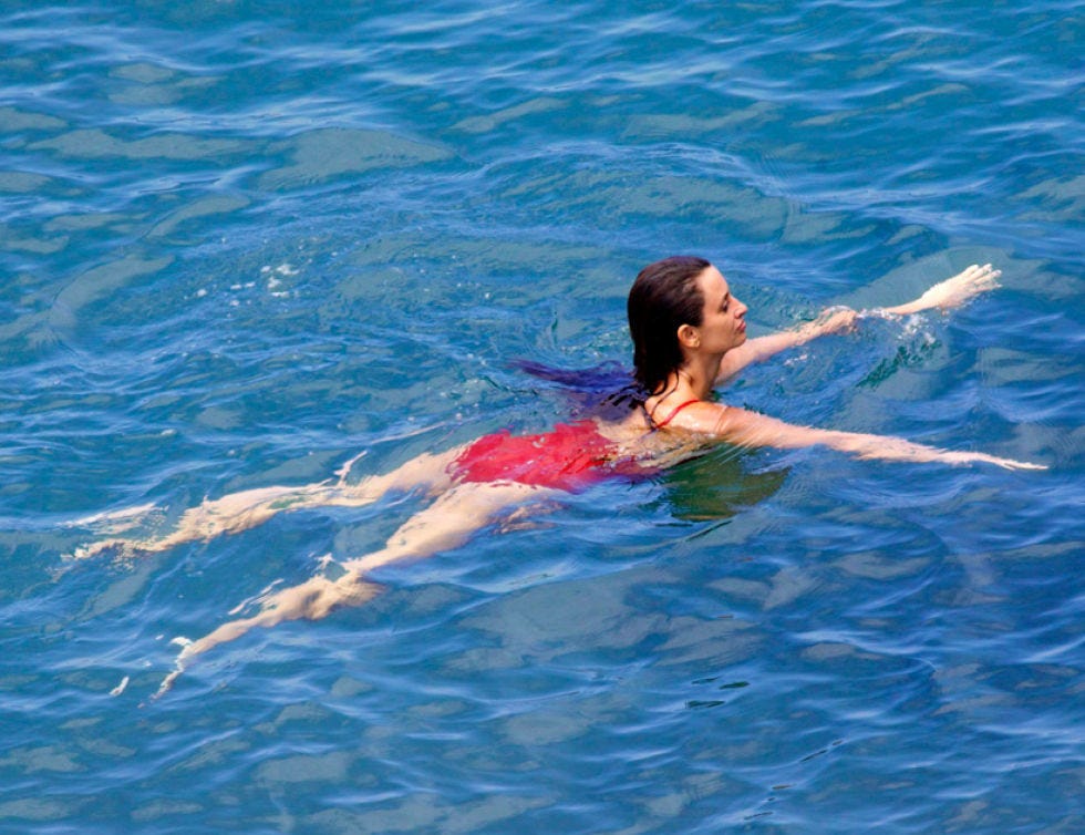 Water, Leisure, Liquid, Summer, Fluid, Muscle, Wave, Brown hair, Swimwear, Swimming, 