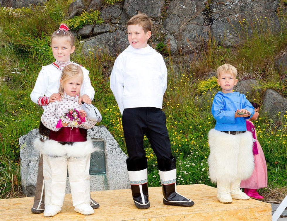 Leg, Child, People in nature, Toddler, Baby & toddler clothing, Spring, Sock, sweatpant, Playing with kids, Family, 