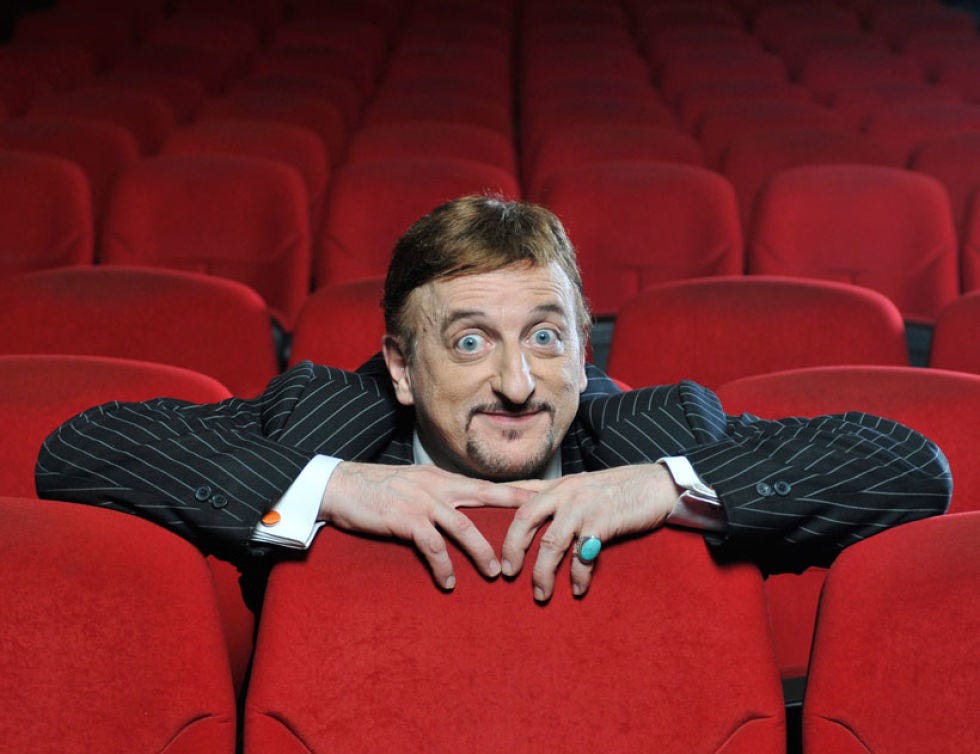 Comfort, Sitting, Pleased, Tie, Wrinkle, Thumb, Armrest, Auditorium, Beard, Watch, 