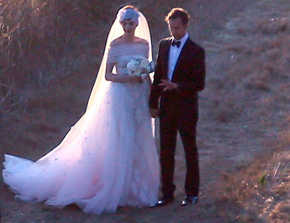 anne hathaway y adam shulman se casan por sorpresa junto al pacífico