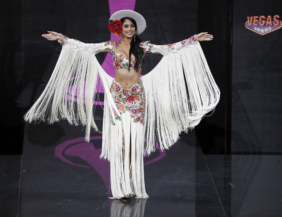 Performing arts, Entertainment, Artist, Costume design, Dancer, Hat, Fashion accessory, Performance, Costume accessory, Fashion, 