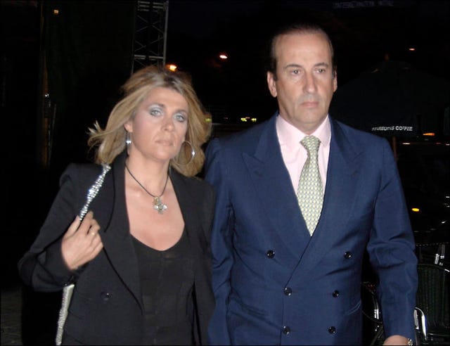 Clothing, Coat, Dress shirt, Collar, Jewellery, Shirt, Outerwear, Suit, Tie, Formal wear, 