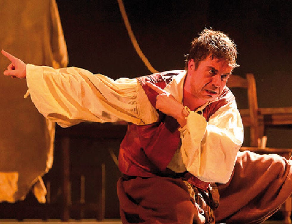 Human body, Performing arts, Entertainment, Elbow, Artist, Performance, Drama, Acting, Stage, Scene, 