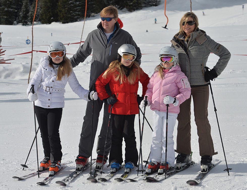 Clothing, Eyewear, Winter, Vision care, Recreation, Sports equipment, Trousers, Jacket, Winter sport, Goggles, 