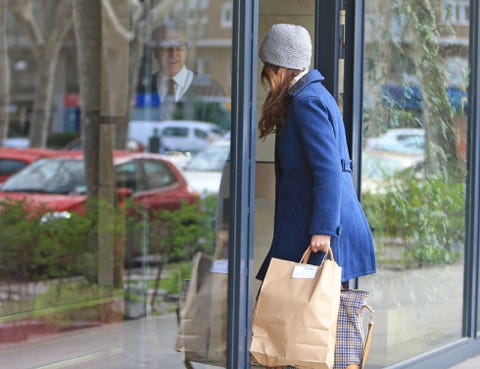Bag, Cap, Luggage and bags, Street fashion, Fashion accessory, Fixture, Travel, Beanie, Shoulder bag, Beige, 