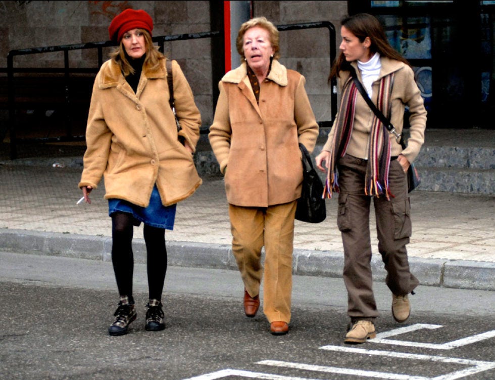 Clothing, Footwear, Coat, Trousers, Outerwear, Jacket, Winter, Style, Street fashion, Bag, 
