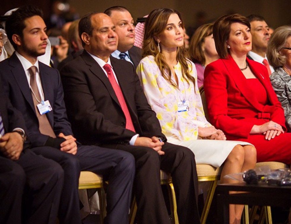 Hair, Face, Leg, People, Human body, Dress shirt, Tie, Formal wear, Audience, Suit, 