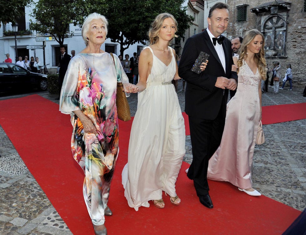 Clothing, Coat, Trousers, Event, Dress, Flooring, Outerwear, Suit, Formal wear, Happy, 