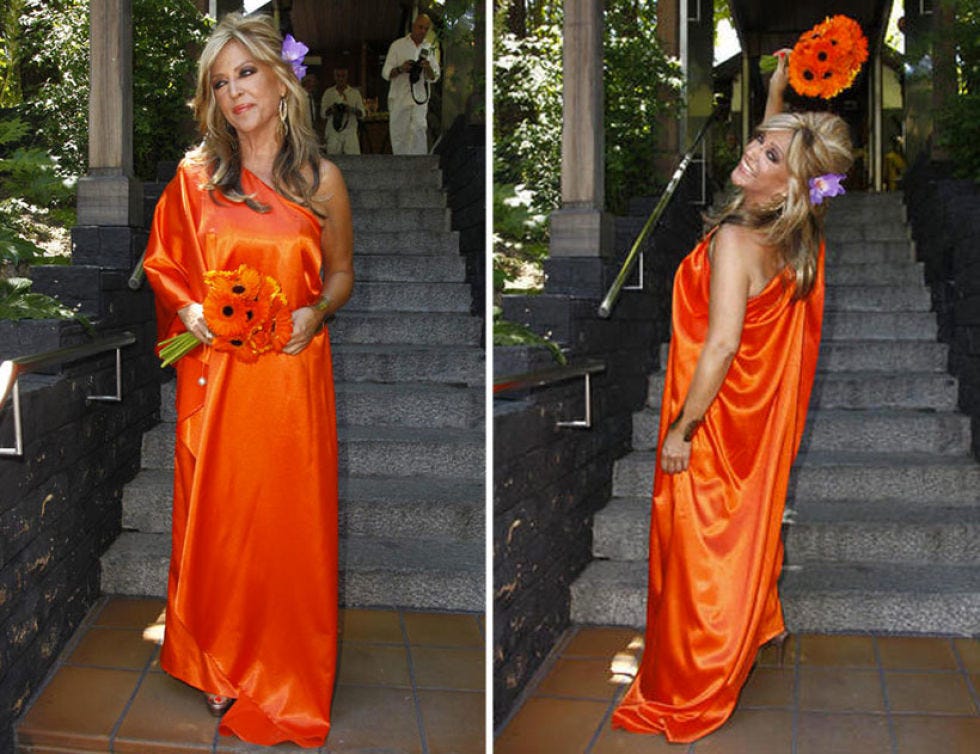 Orange, Formal wear, Dress, Stairs, Costume, Day dress, Pumpkin, Peach, One-piece garment, Tradition, 