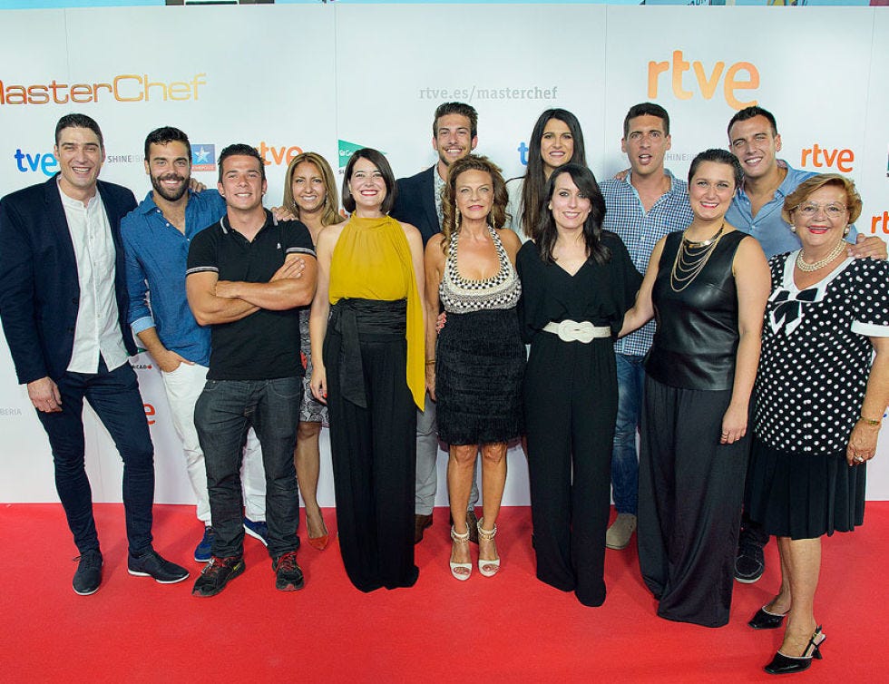 Smile, Event, Flooring, Dress, Carpet, Fashion, Premiere, Public event, One-piece garment, Day dress, 