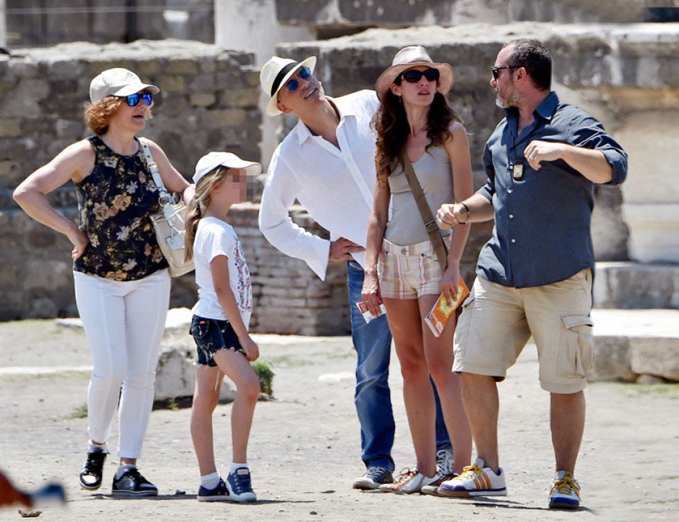 Clothing, Eyewear, Vision care, Leg, Trousers, Sunglasses, Outerwear, White, Tourism, T-shirt, 