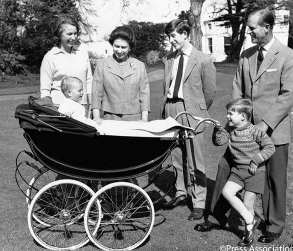Face, Wheel, Product, People, Baby carriage, Photograph, Baby Products, Mammal, Wagon, Spoke, 