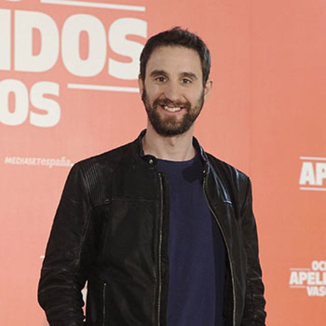 Facial hair, Beard, Leather, Premiere, Jacket, Textile, Carpet, Event, Leather jacket, Smile, 