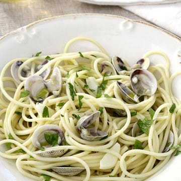 Food, Cuisine, Pasta, Noodle, Ingredient, Dishware, Chinese noodles, Al dente, Spaghetti, Serveware, 