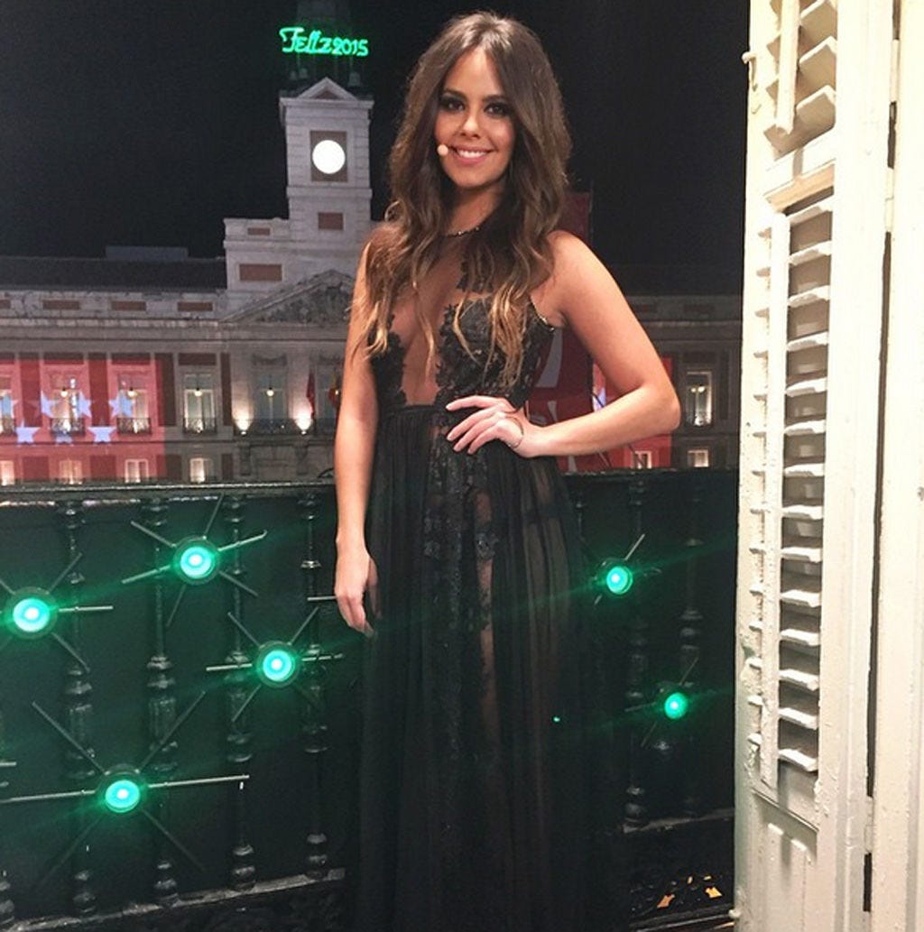 Dress, Fashion accessory, One-piece garment, Beauty, Day dress, Long hair, Cocktail dress, Waist, Blond, Brown hair, 