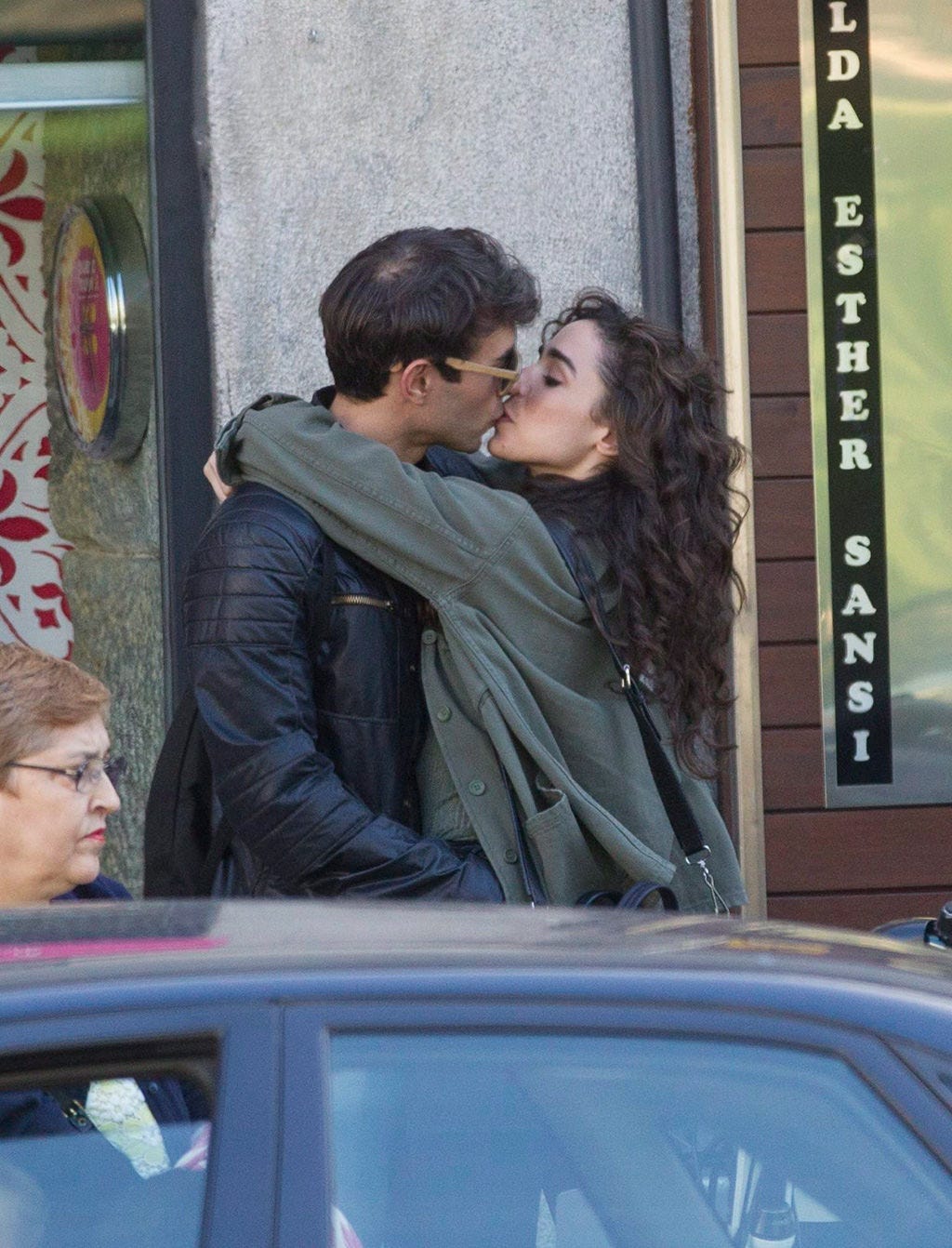 Head, Nose, Ear, Interaction, Romance, Honeymoon, Jacket, Love, Kiss, Conversation, 