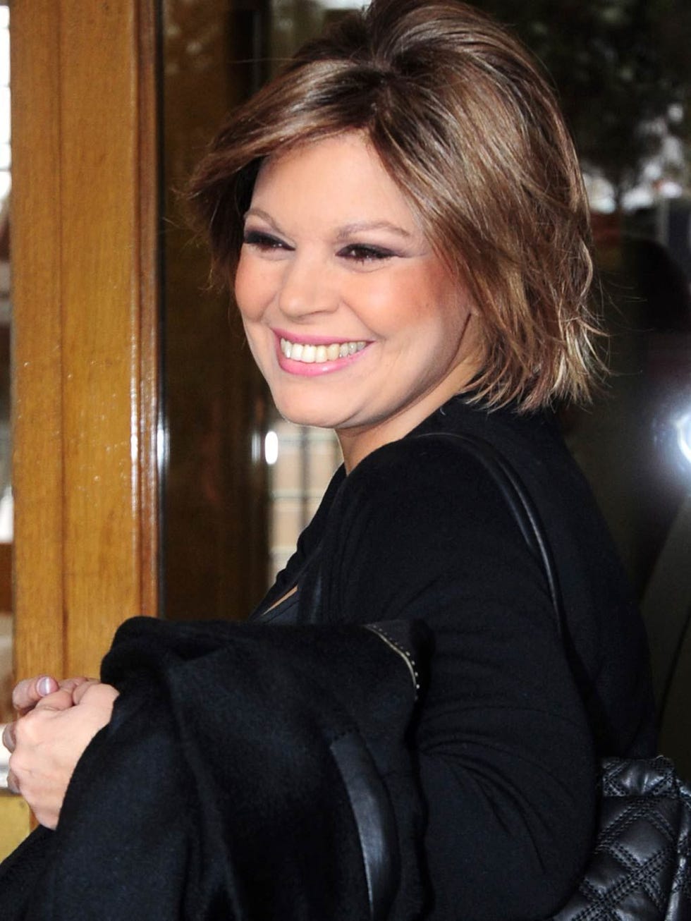 Hair, Hairstyle, Blond, Smile, Brown hair, Beauty, Layered hair, Long hair, Feathered hair, Sitting, 