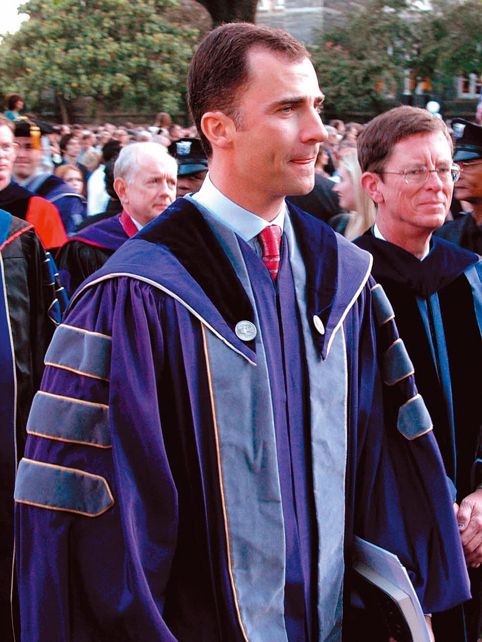 Uniform, Academic dress, Crowd, Tradition, Cloak, Graduation, Scholar, Mantle, Ritual, Costume, 
