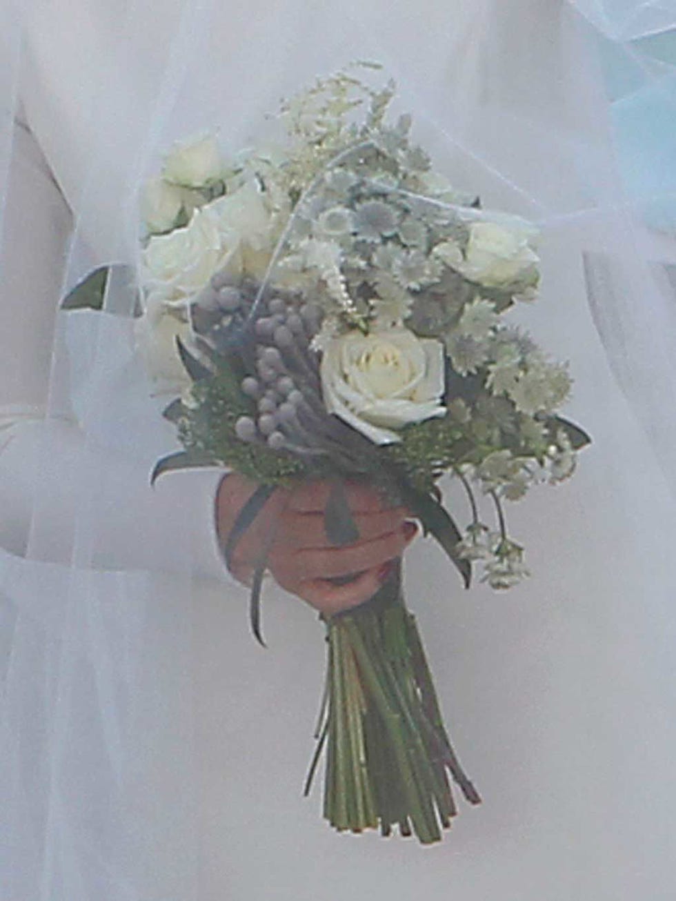 Petal, Bouquet, Flower, White, Cut flowers, Flowering plant, Floristry, Botany, Flower Arranging, Garden roses, 