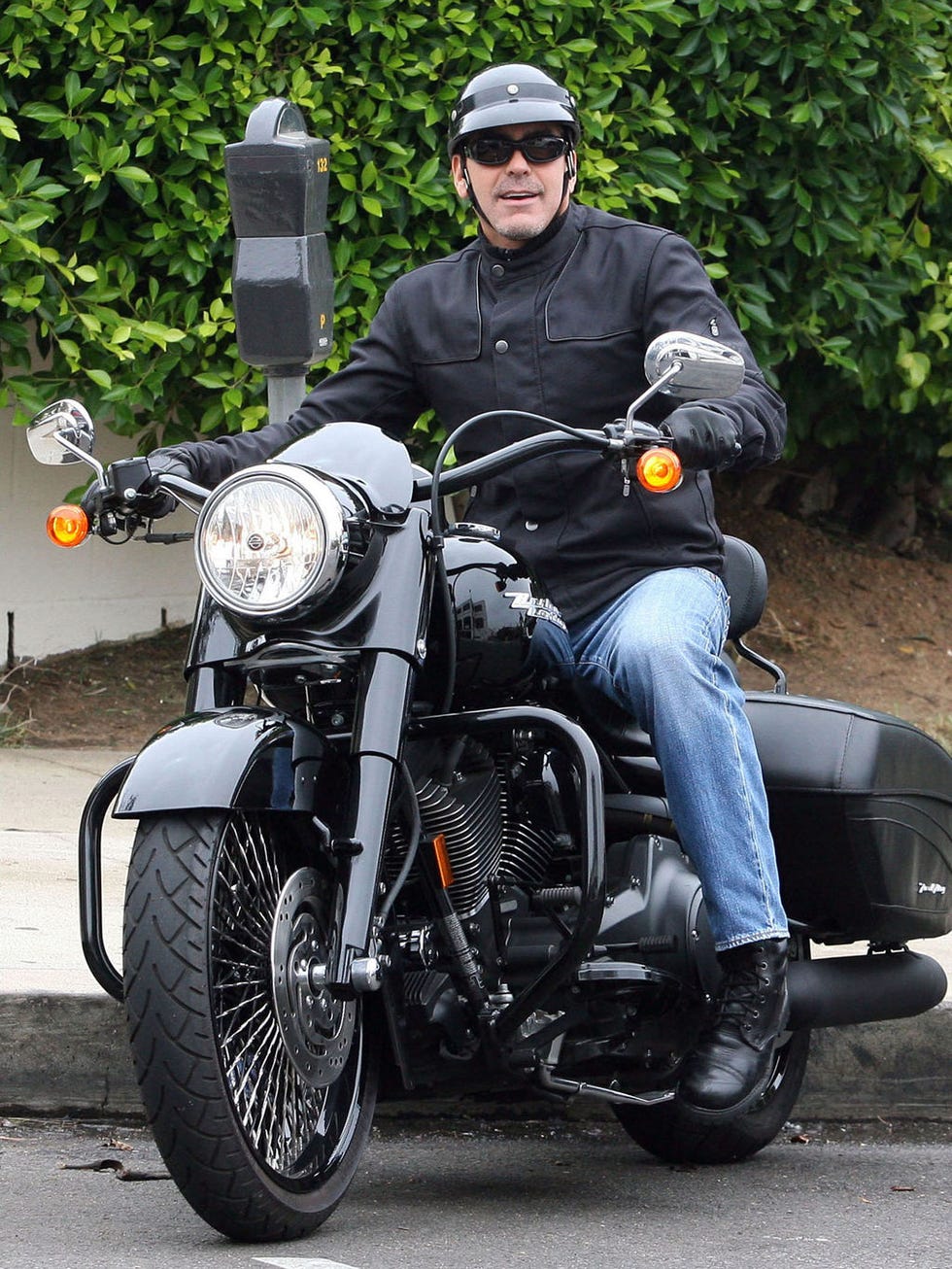 Motorcycle, Tire, Automotive tire, Automotive design, Fuel tank, Vehicle, Automotive lighting, Shoe, Fender, Motorcycling, 