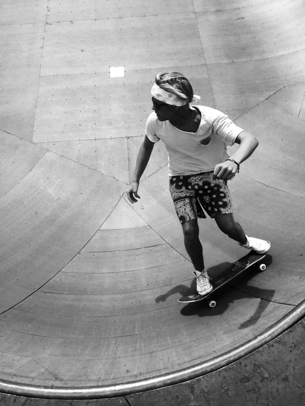 Clothing, Human leg, Shirt, Sports equipment, Recreation, Shoe, Monochrome, White, Skateboarding, T-shirt, 