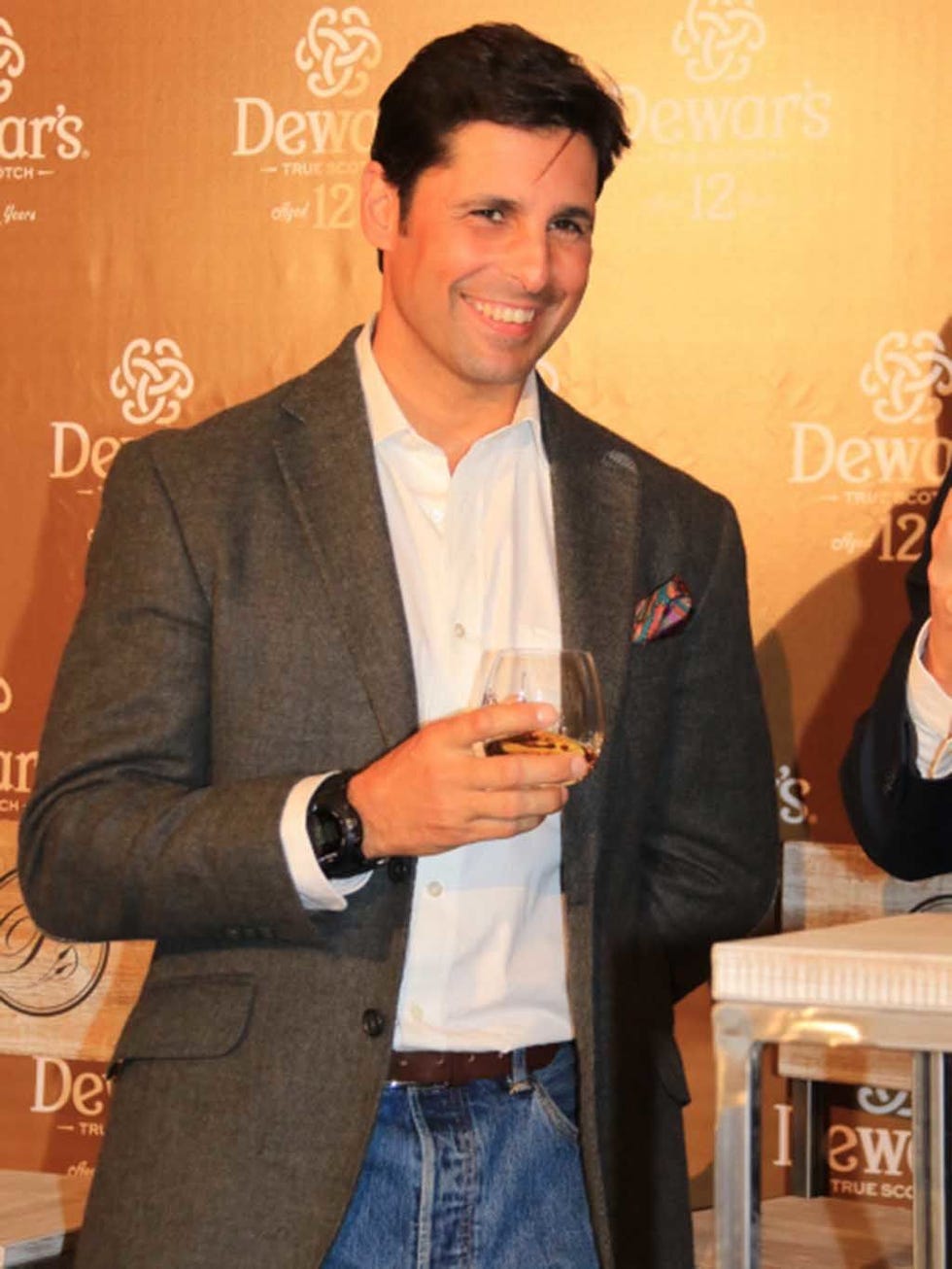 Clothing, Coat, Dress shirt, Shirt, Outerwear, Suit, Denim, Collar, Jeans, Formal wear, 