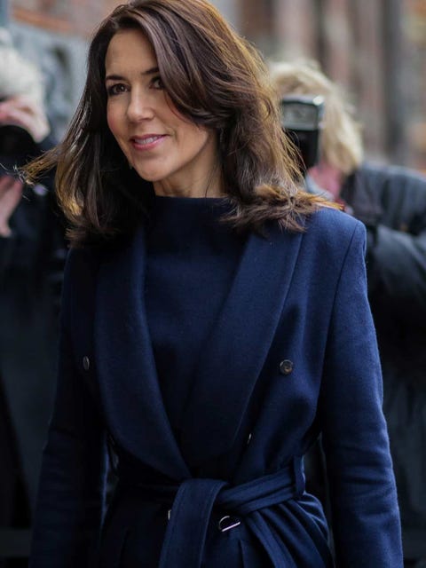 Sleeve, Textile, Style, Street fashion, Fashion, Fashion model, Long hair, Jacket, Brown hair, Feathered hair, 