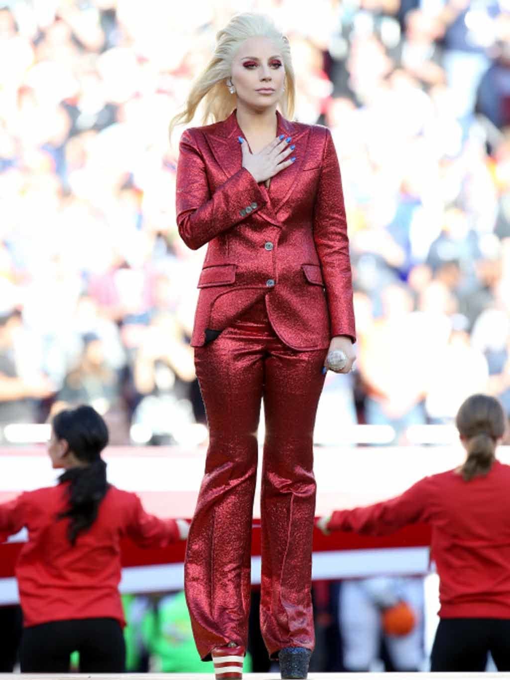 Sleeve, Red, Outerwear, Fashion show, Style, Coat, Fashion model, Runway, Fashion, Street fashion, 