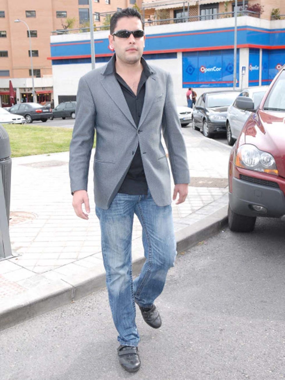 Clothing, Trousers, Denim, Automotive parking light, Shirt, Outerwear, Collar, Sunglasses, Style, Coat, 