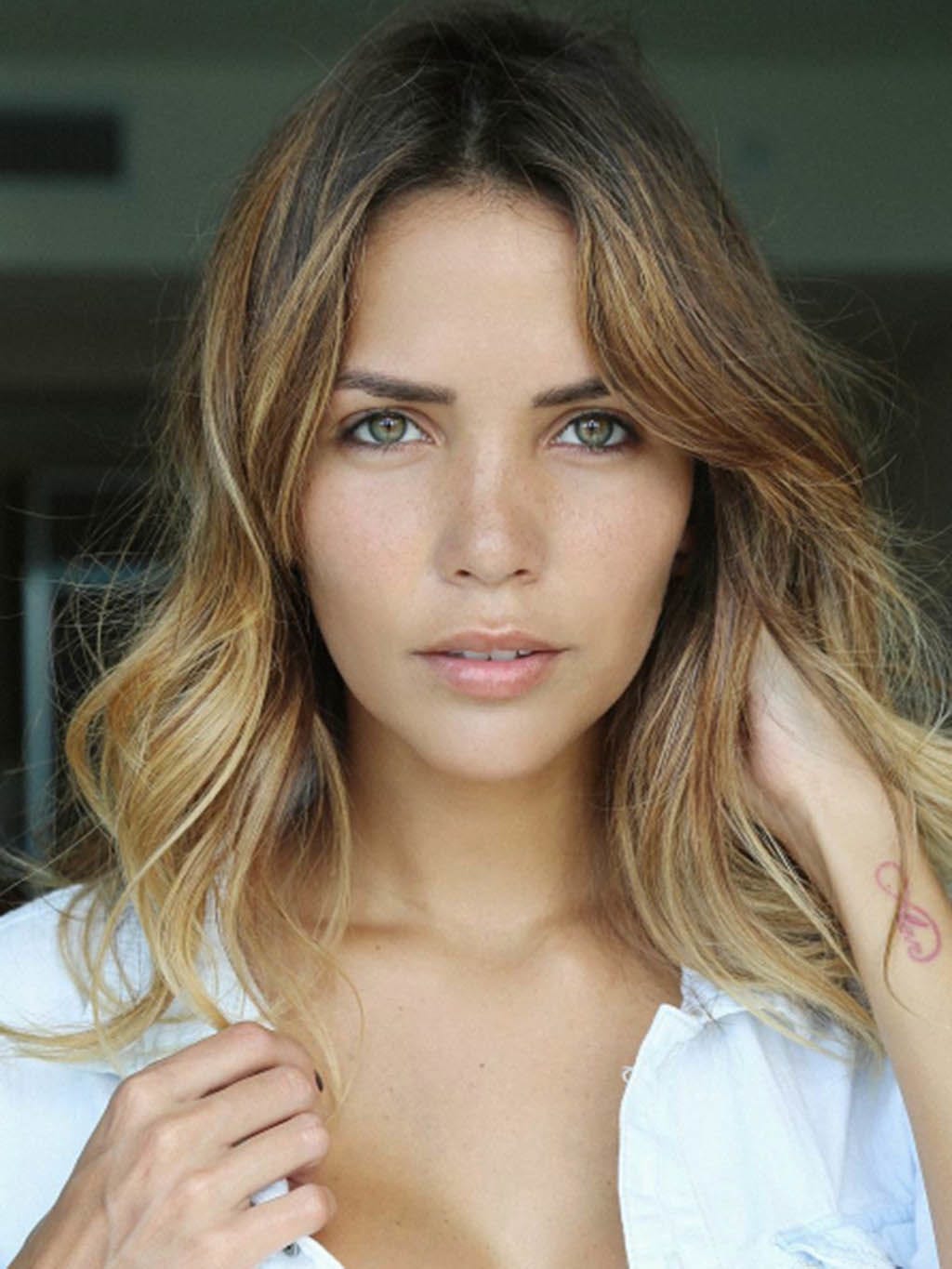 Lip, Hairstyle, Skin, Chin, Eyebrow, Eyelash, Chest, Beauty, Brown hair, Youth, 