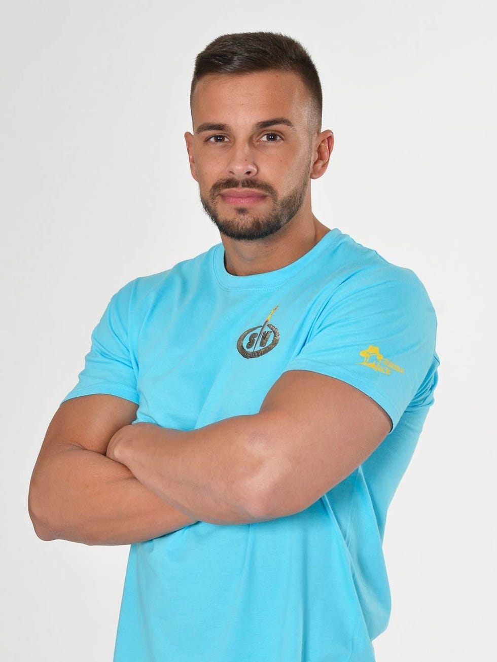 Sleeve, Shoulder, Elbow, Standing, Joint, Facial hair, T-shirt, Neck, Muscle, Azure, 