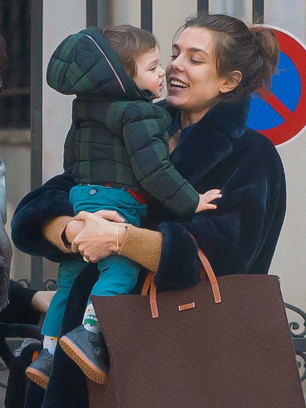 Nose, Human, Comfort, Happy, Bag, Interaction, Luggage and bags, Love, Lap, Baby & toddler clothing, 
