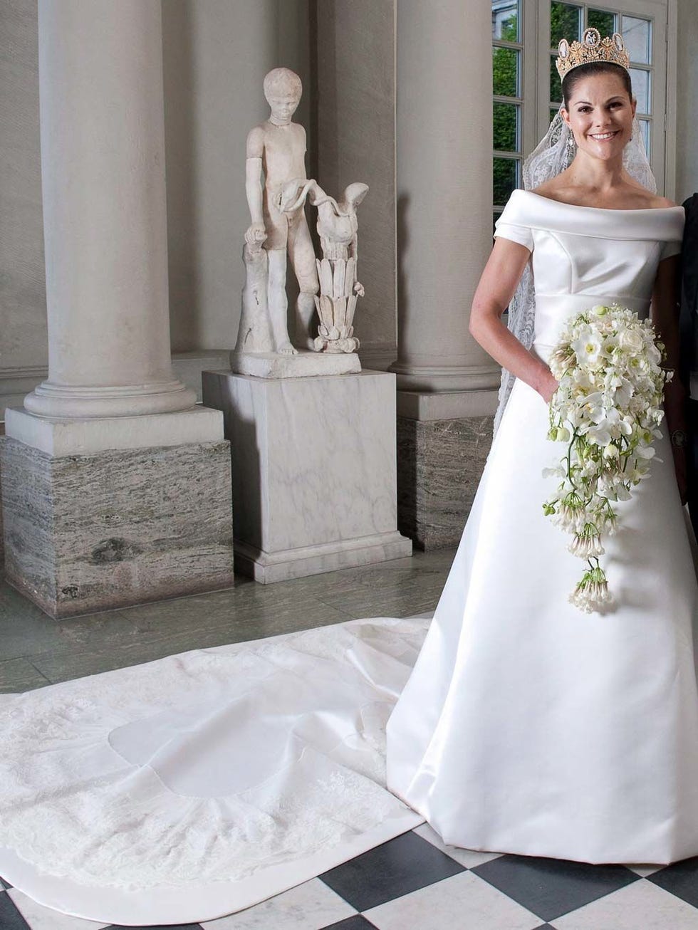 Clothing, Bridal clothing, Dress, Sleeve, Shoulder, Textile, Gown, Photograph, Wedding dress, Bride, 