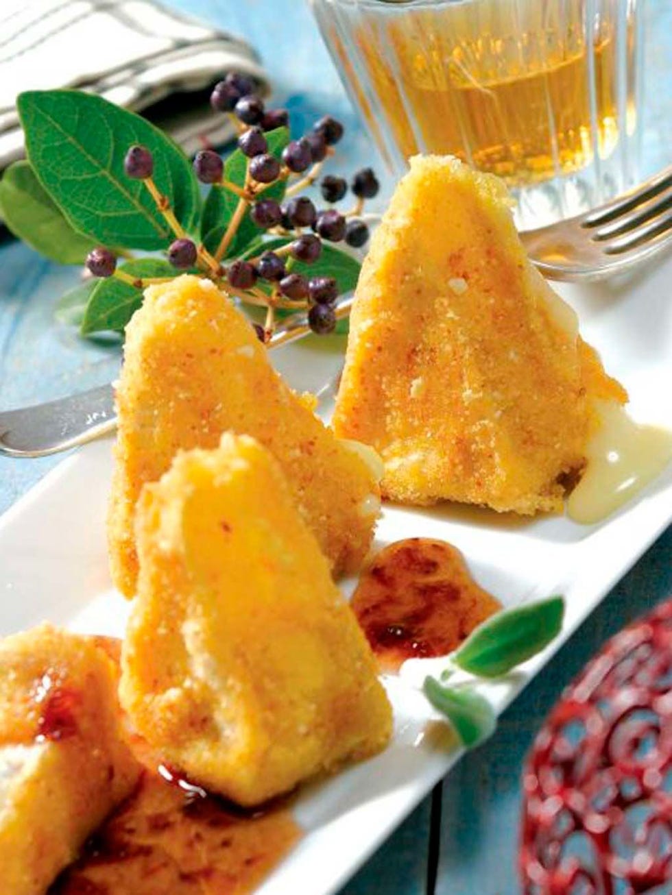 Food, Cuisine, Serveware, Dishware, Tableware, Dish, Drink, Ingredient, Finger food, Drinkware, 