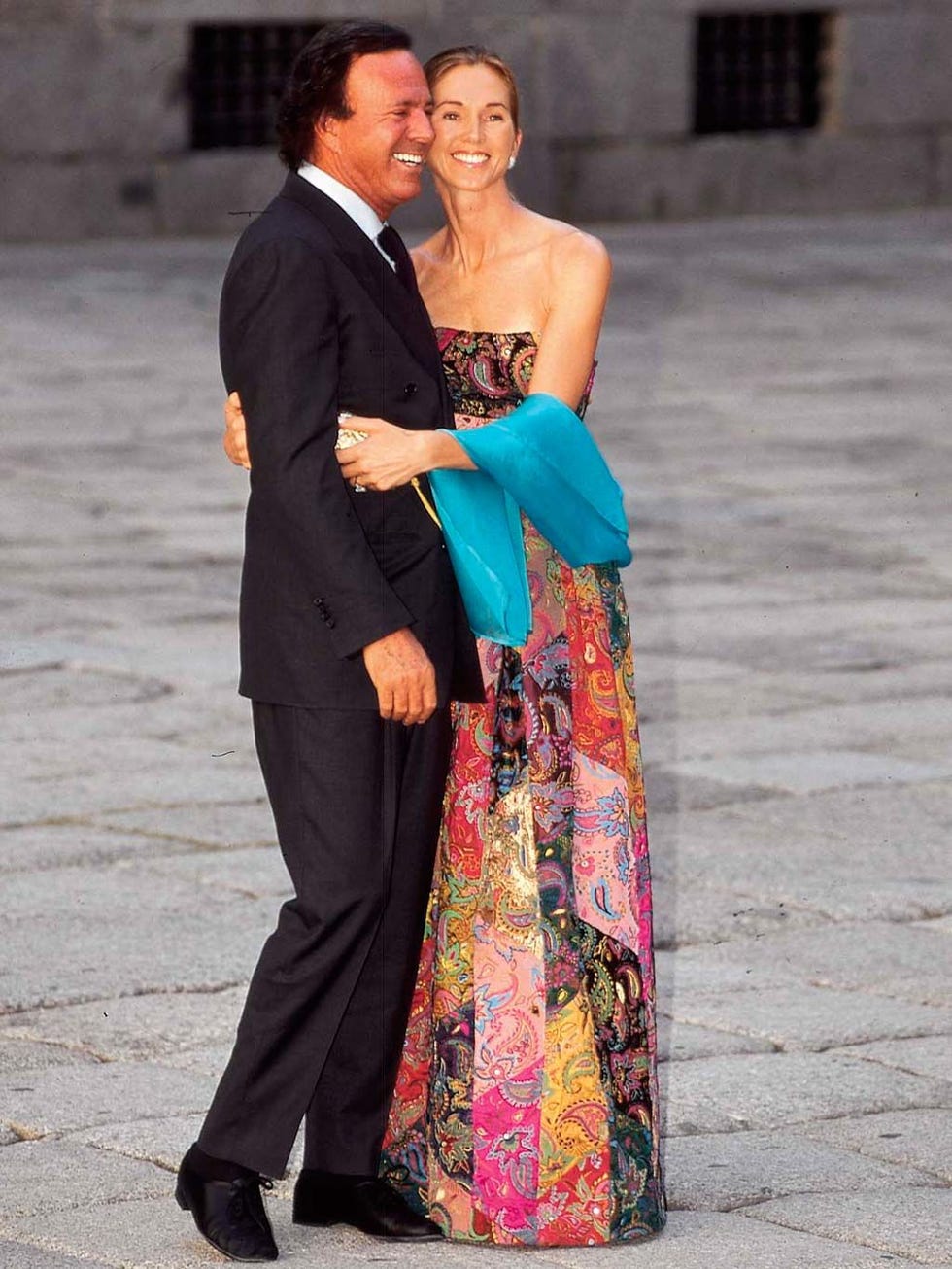 Clothing, Coat, Trousers, Dress, Photograph, Standing, Outerwear, Formal wear, Suit, Style, 